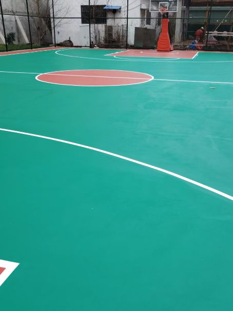 汶川 球场长期使用易出现地面开裂